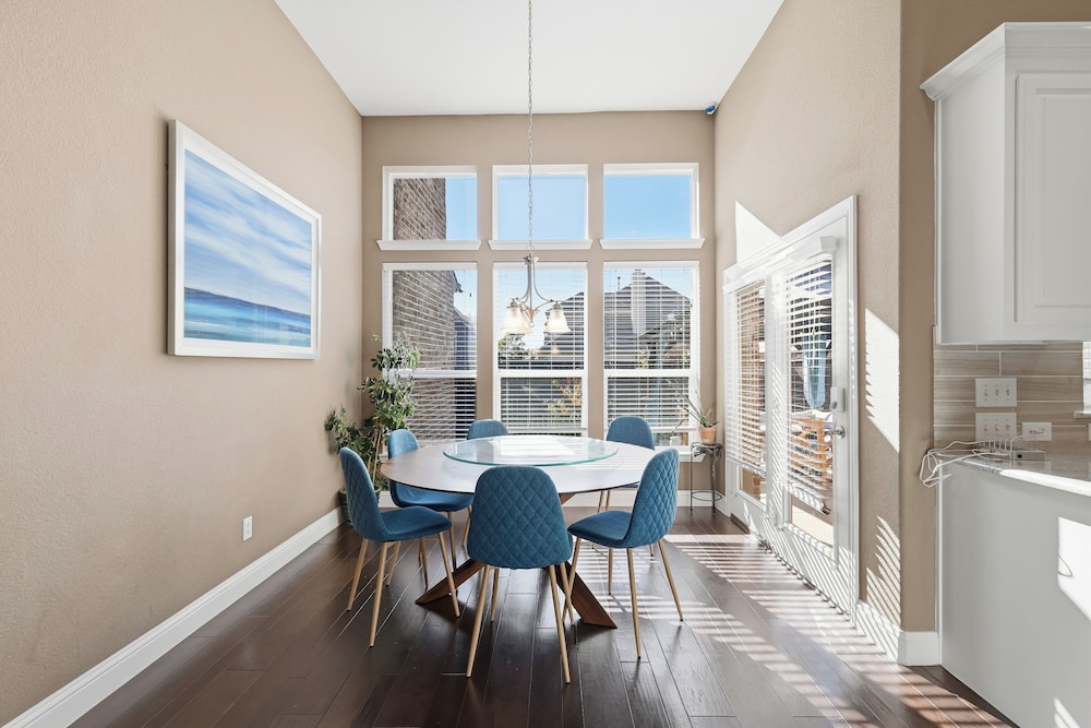 Spacious Cozy 4B Home in Frisco