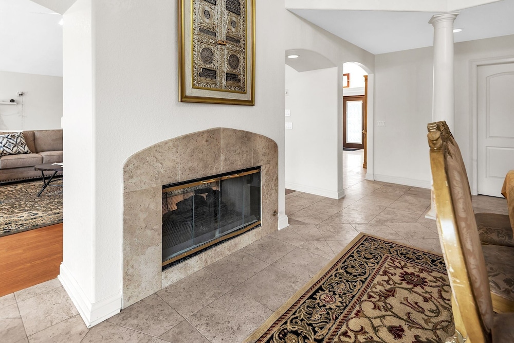 Luxury Villa with Mini Pool, Fireplaces & Scenic Views