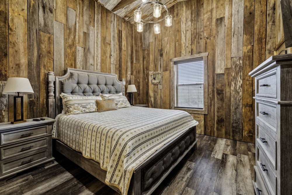 Grand Splash Lodge 6 Bedroom Cabin