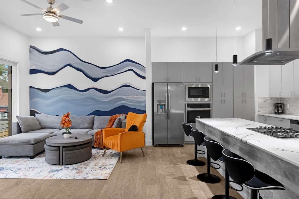 Houston 6 Bedroom Home