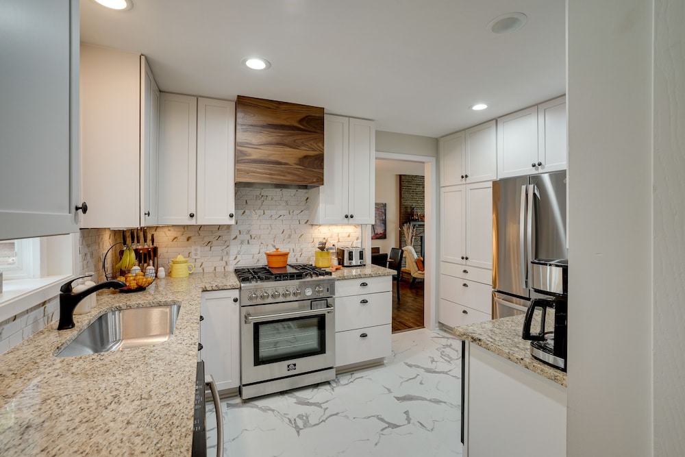 Pet-friendly Minneapolis Home ~ 8 Mi to Downtown!