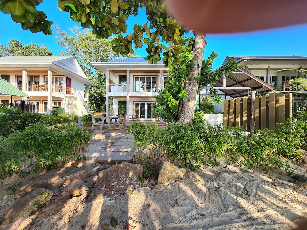La Digue Luxury Beach Bungalow Spa & Gym