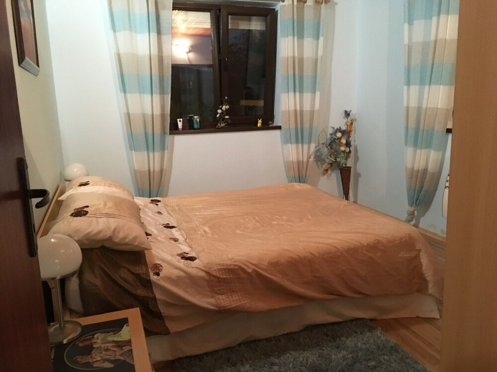 Inviting 4-bed Villa in Dolishte view 2