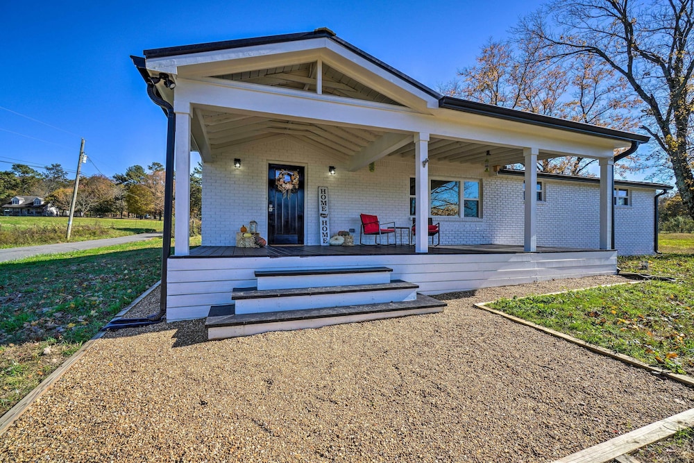 Scenic Home on 20-acre Farm: Families Welcome view 5