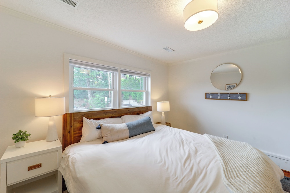 Shop, Dine & Unwind: Dtwn Blowing Rock Retreat!
