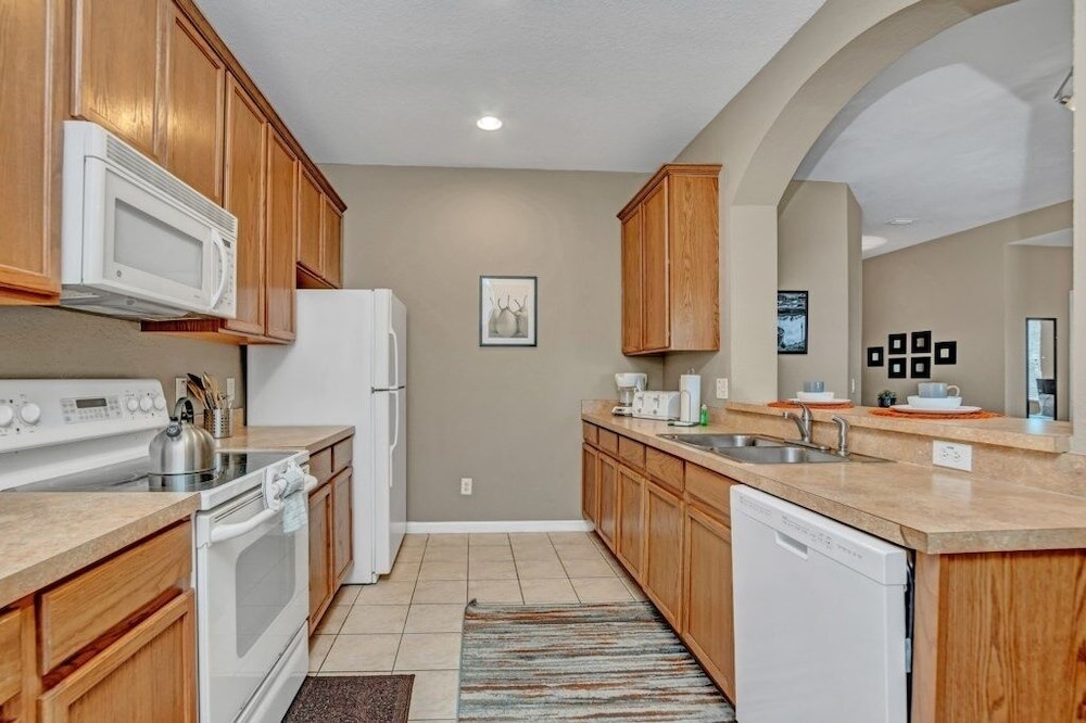 2612tf 5 Bedroom Home by Redawning - Image 4