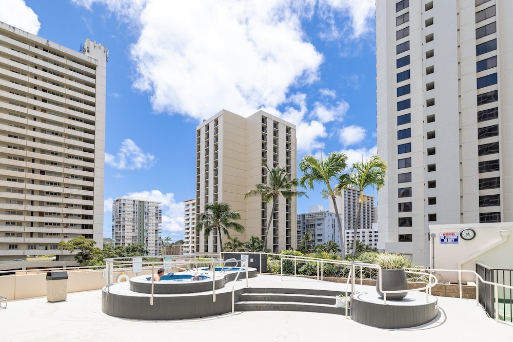 High Floor Ocean View Condo (King Bed and Parking): recepcion & lobby photo