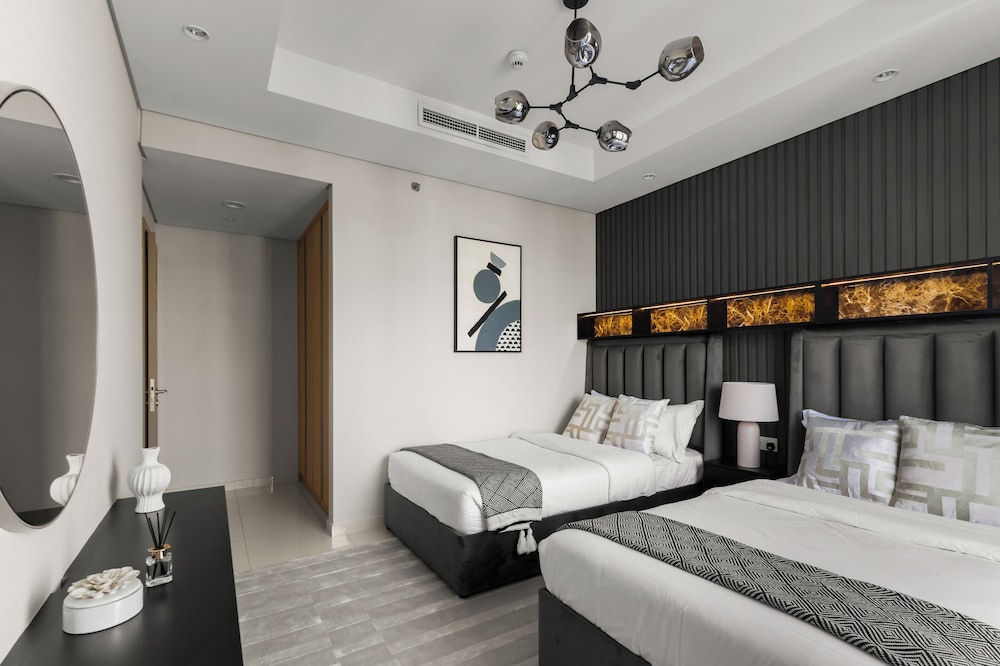Gogoto LUX Burj View Spacious