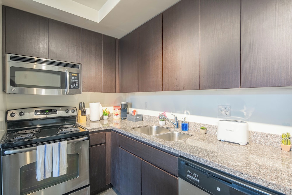 ROVE LIVING/KL - Roosevelt Point