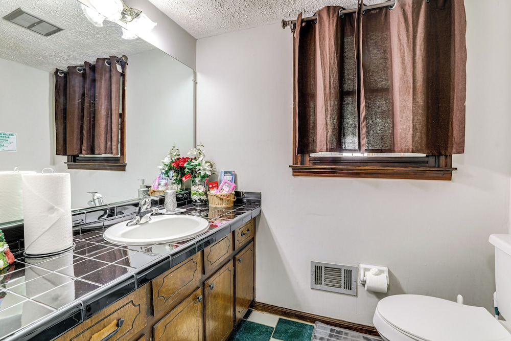 Group Getaway: Spacious Home in Stone Mountain!