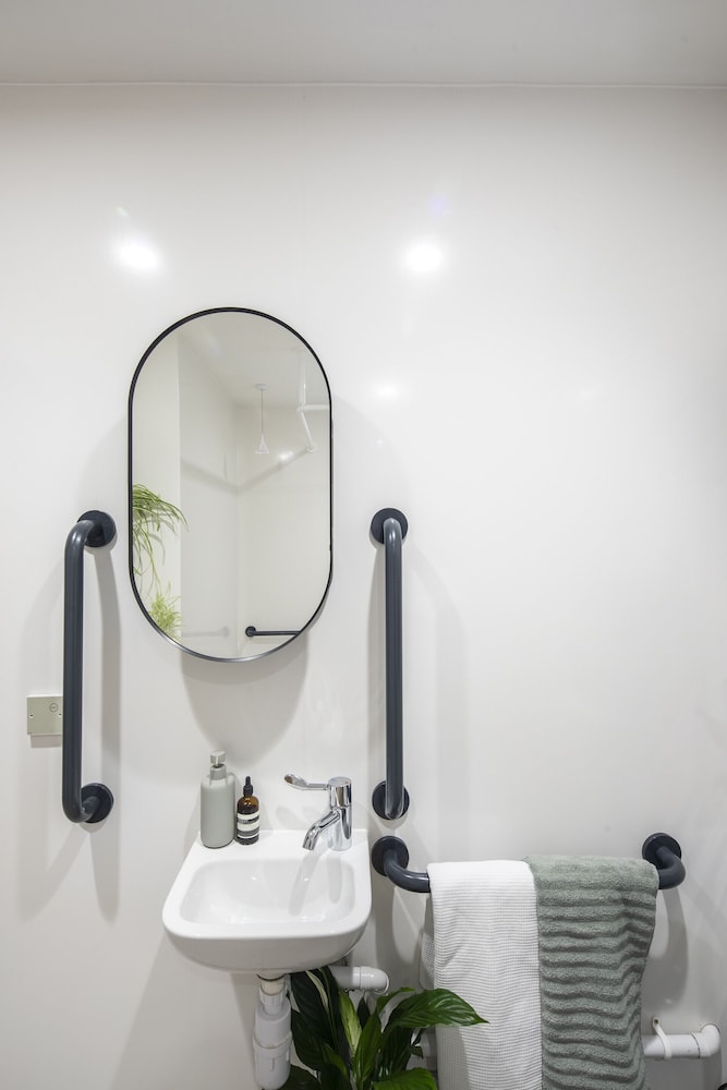 Modern Studios with Kitchen & Ensuite