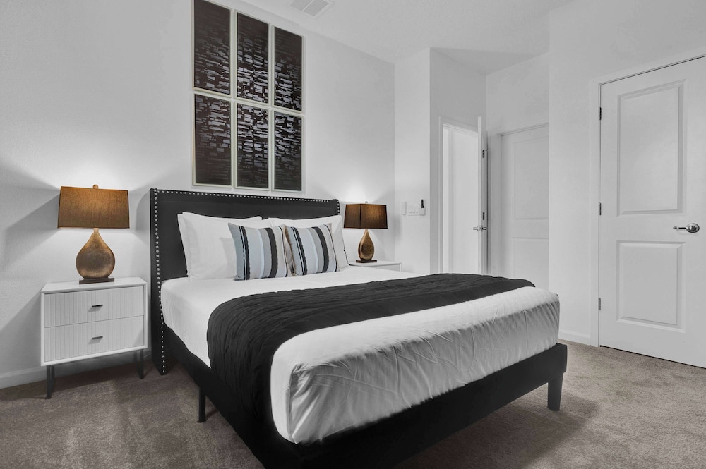 Upstay Epic 15br Mansion for Big Groups Near Parks