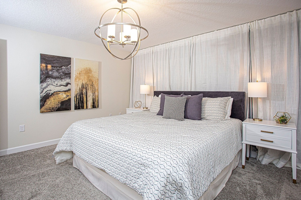 396 - 4bd/3ba Luxurious Homechampions Gate Resort