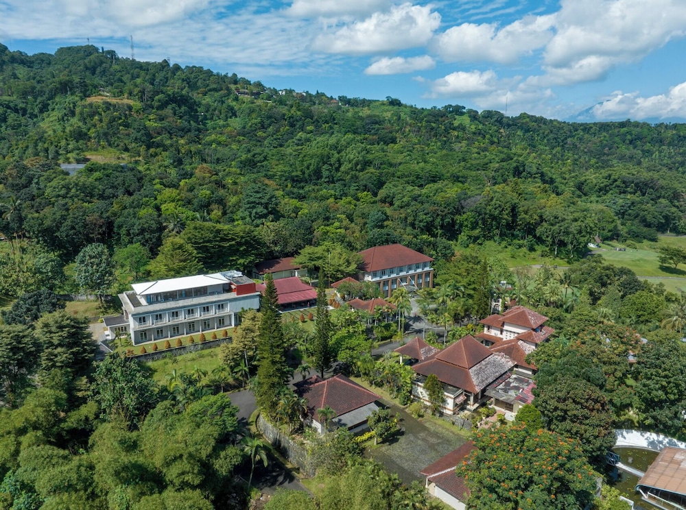 Pelangi Hotel at Artotel Pelangi Park