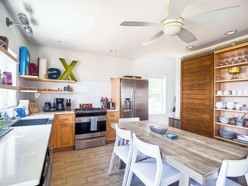 4-bedroom Luxury Private Beach Getaway