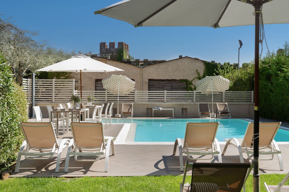 Vialeromadodici Rooms & Apartments