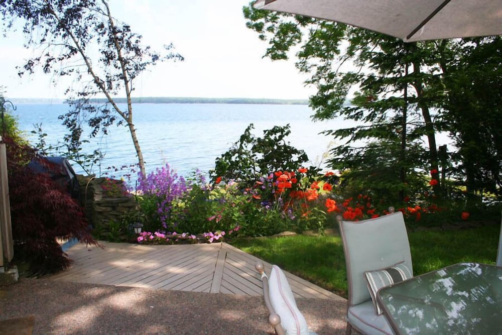 A Boat to Sea Bed & Breakfast