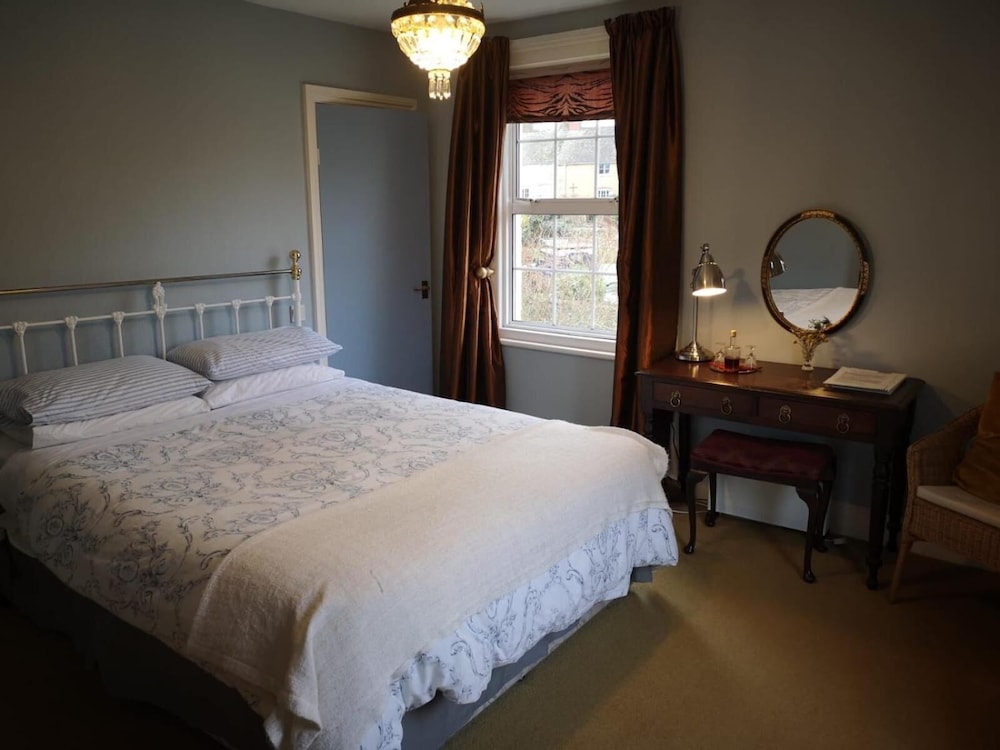 Holly House Bed & Breakfast