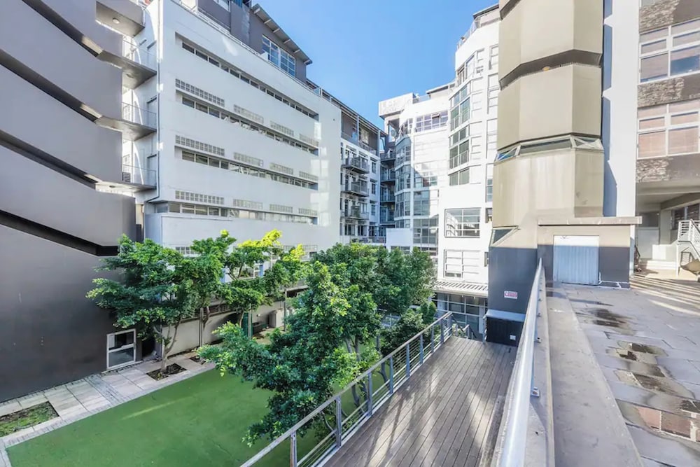 Spacious and Modern 3 BD Loft in Woodstock view 5