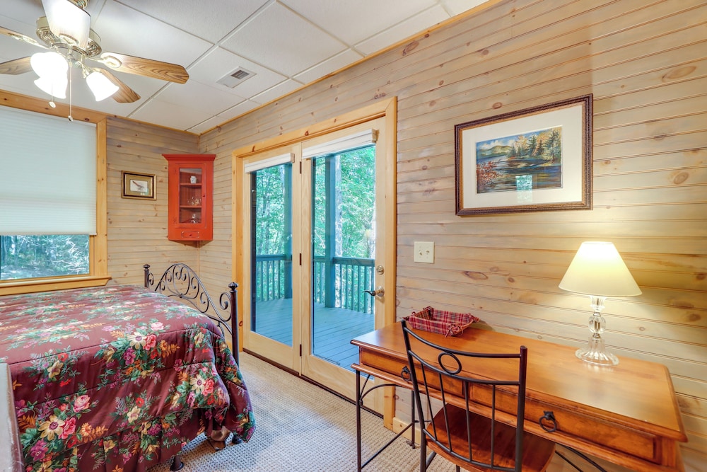 Hot Tub, Decks & Creek Access: Mccaysville Cabin!