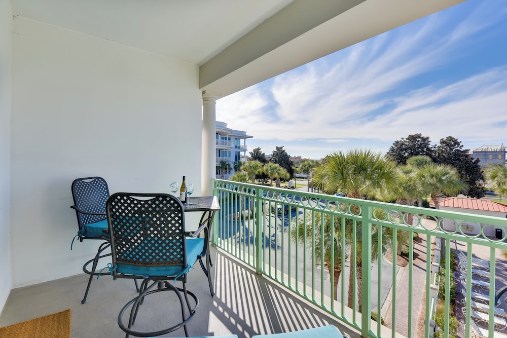 Walkable Condo w/ Pool Btwn Rosemary & Alys Beach!