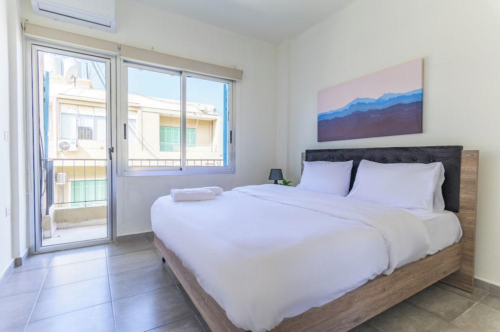 Cove - 2Br Apt W Balcony in Mar Mikhael