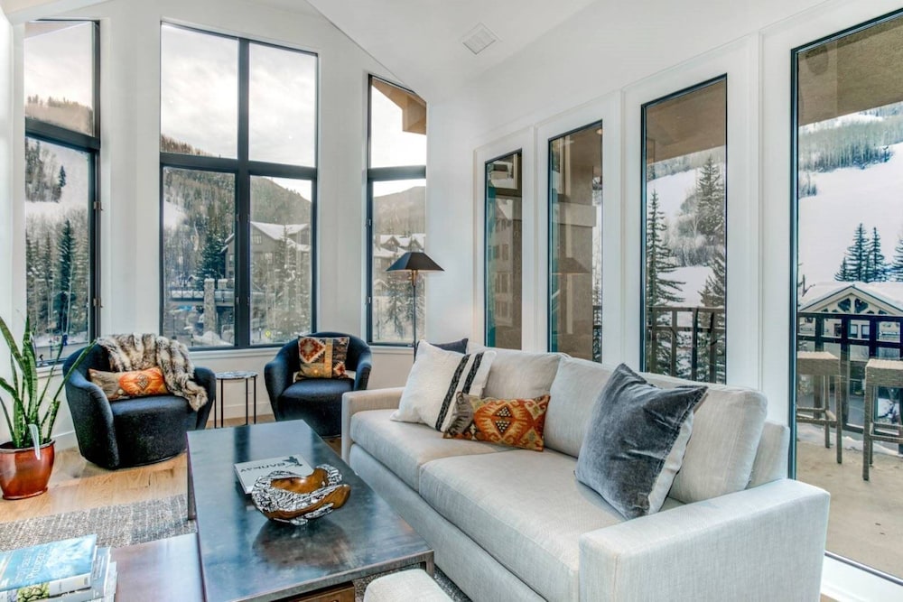 Gorgeous 4 Bedroom Ski In/out Condo in Beaver Creek Village