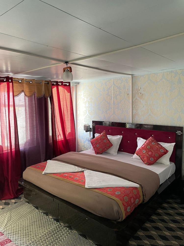 TIH Pangong Delight Camps and Cottages