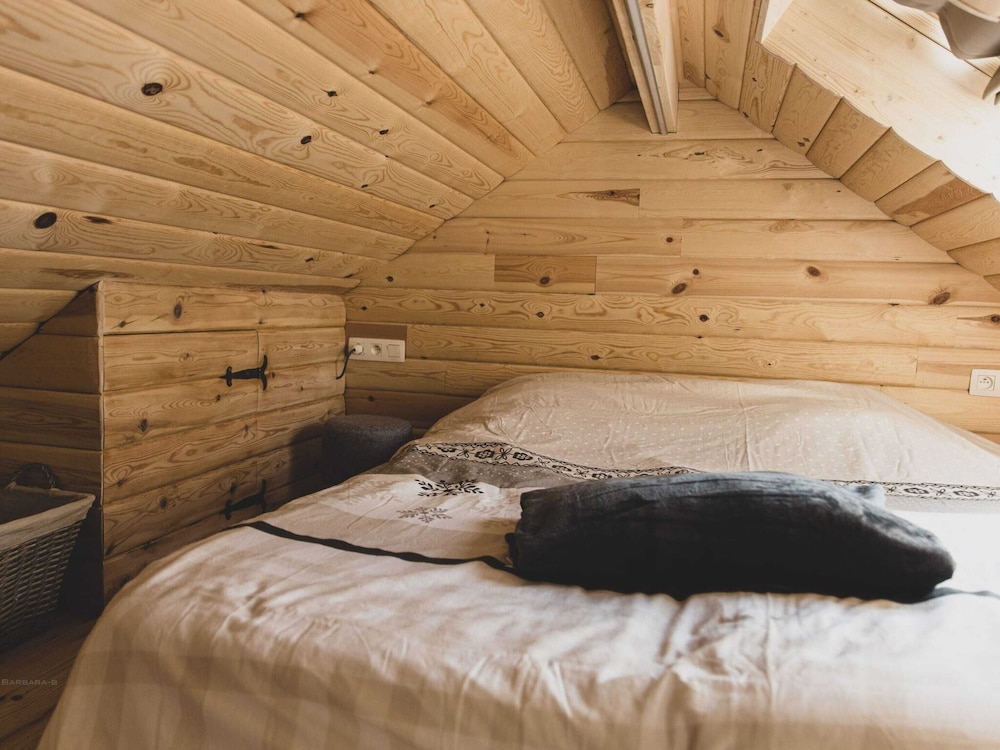 Romantic Woodland Chalet