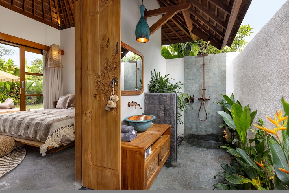 Villa Chempaka by Alfred in Bali - New Luxe Tropical 4BR Dream Villa in Canggu