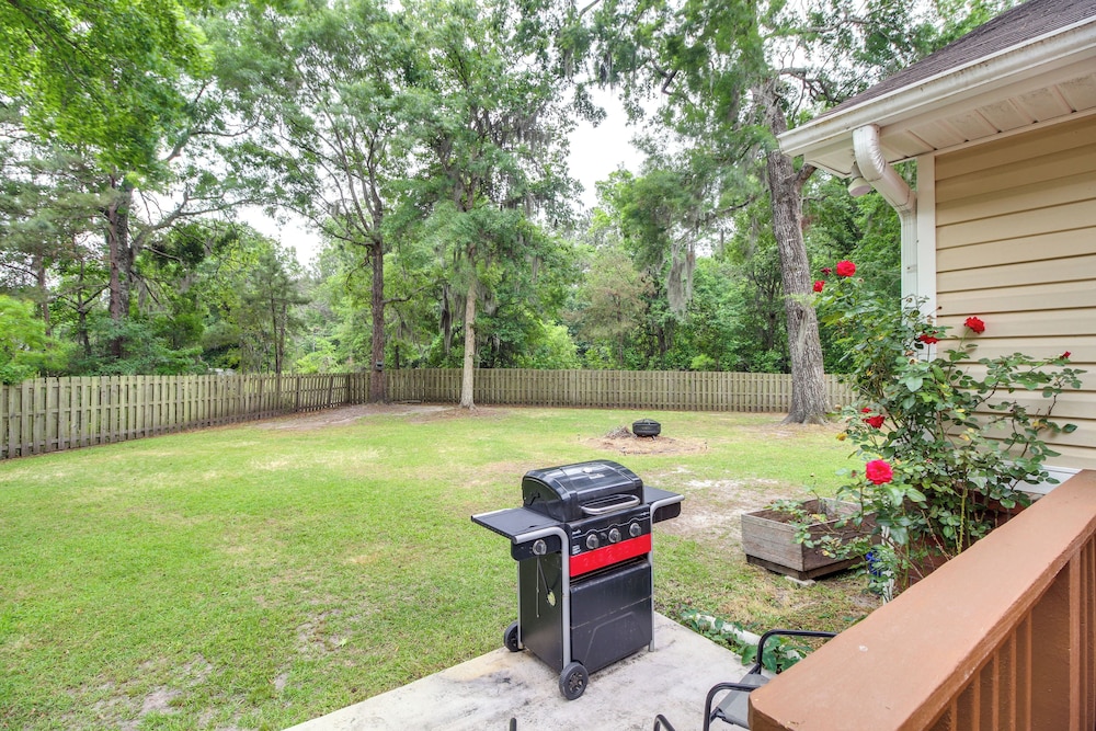 Deck & Yard: Savannah Area Retreat!