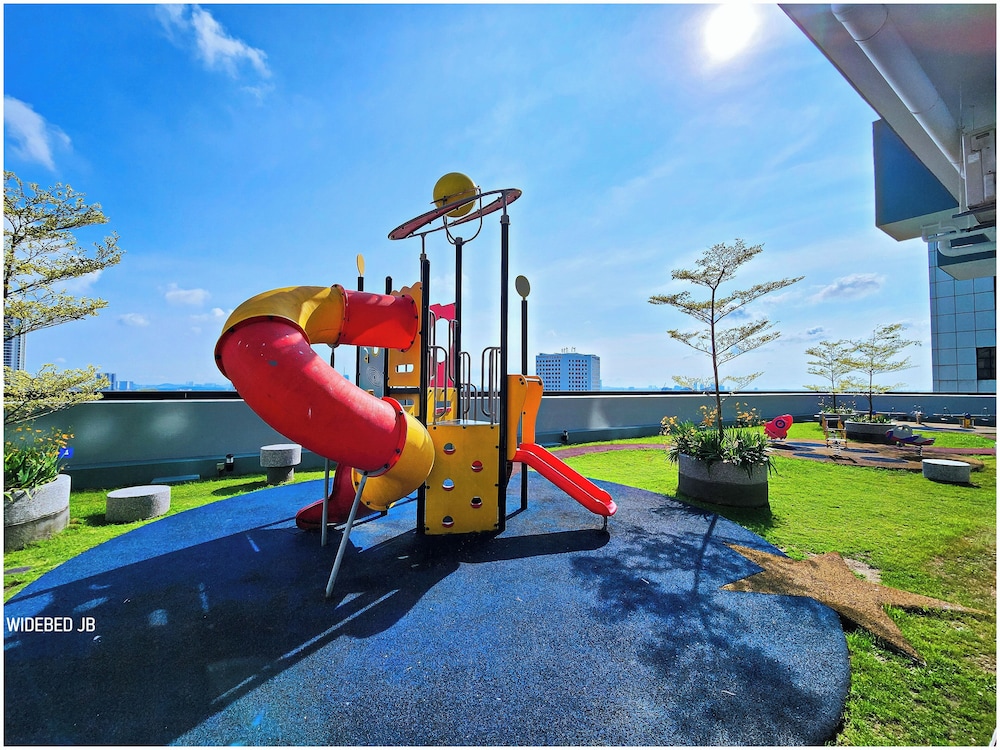 Twin Galaxy Residences by Widebed JB
