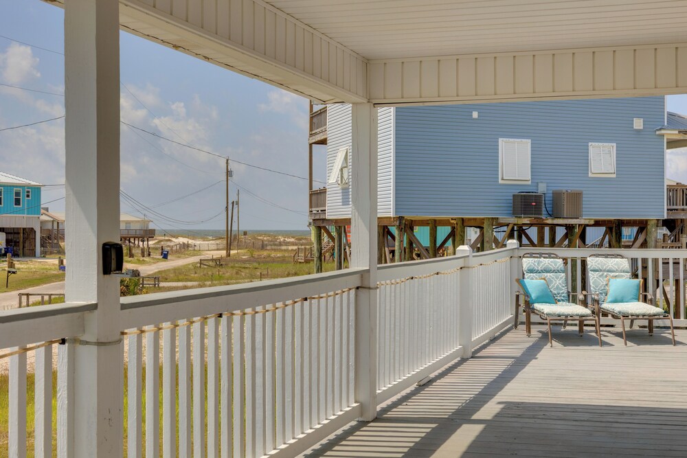 1 Block to Gulf: Dauphin Island Retreat w/ Views