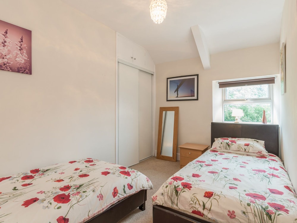 Ryehill Farm Cottage view 4