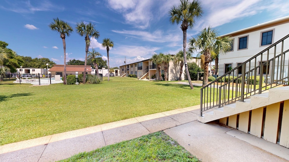 Sea Palm 2b 2 Bedroom Condo