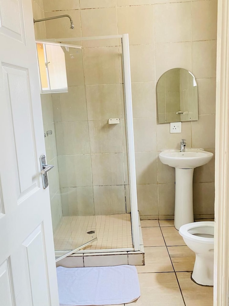 Henry George Guesthouse