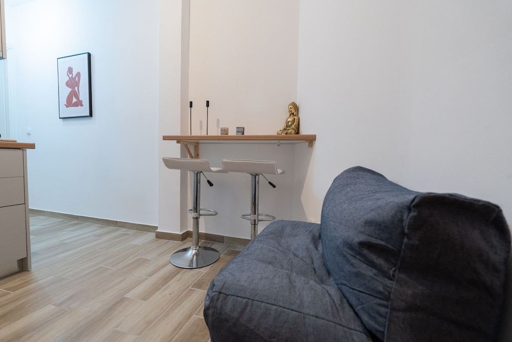 LIV - Cozy Apartment in Pagrati