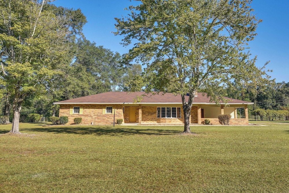 Marianna Vacations - Vintage Chipley Getaway on Large Private Property - Property Image 1