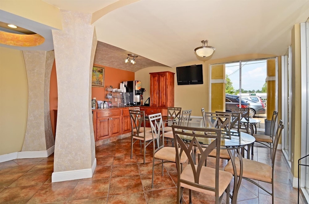 Americas Best Value Inn Alexandria - Property Image 6