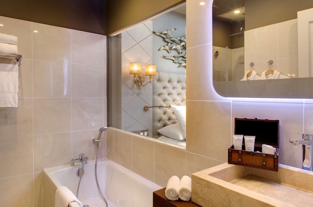 Grand Hotel Des Sablettes Plage, Curio Collection By Hilton