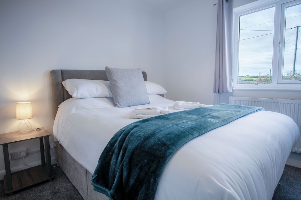 Gower Hideaway - 3 Bed - Ocean Breeze view 2