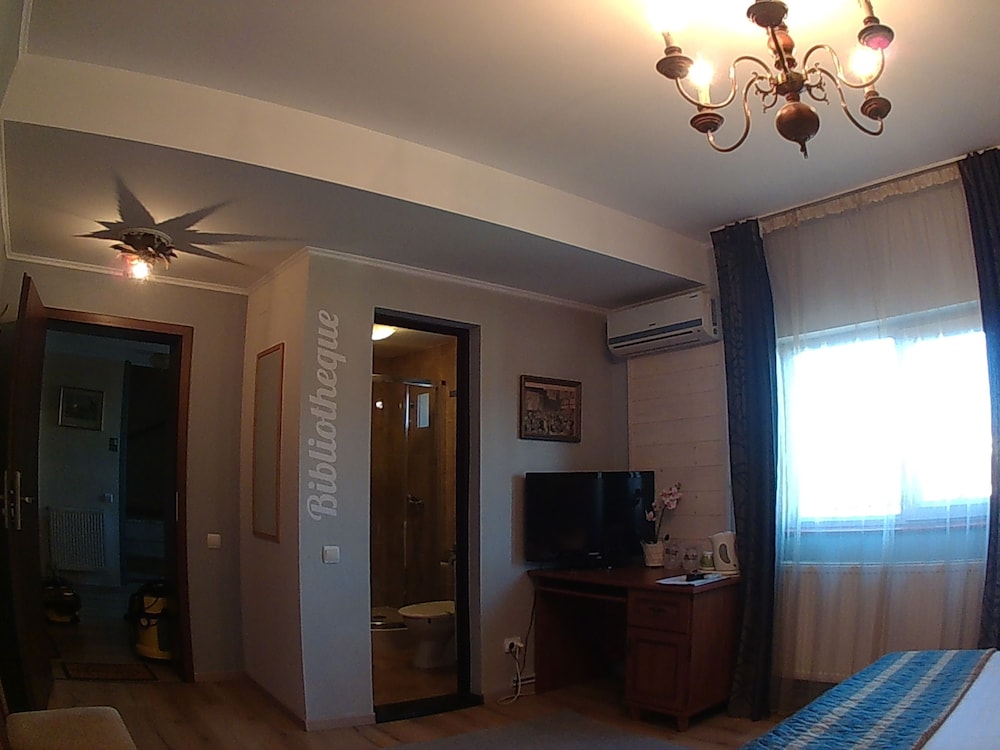 Photo 33