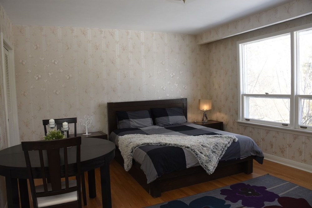 Kashaneh at Burbank - Image 1