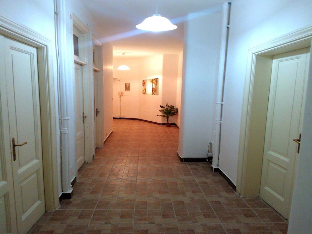 Hosting Flats