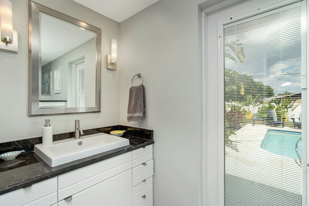 Luxury Pool Retreat near Siesta Key