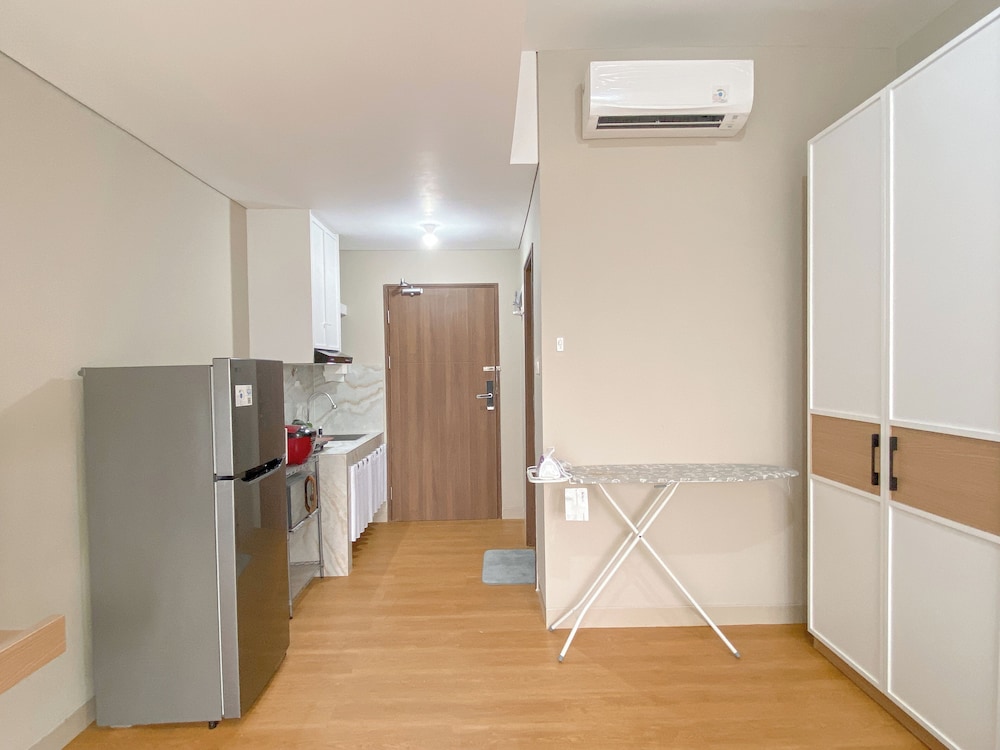 Modern Minimalist Studio Apartment Lrt City Sentul - Royal Sentul Park