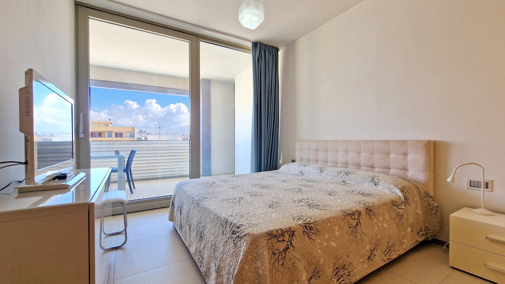 Suite Le Vele Sea View Sleeps 4 and Wifi