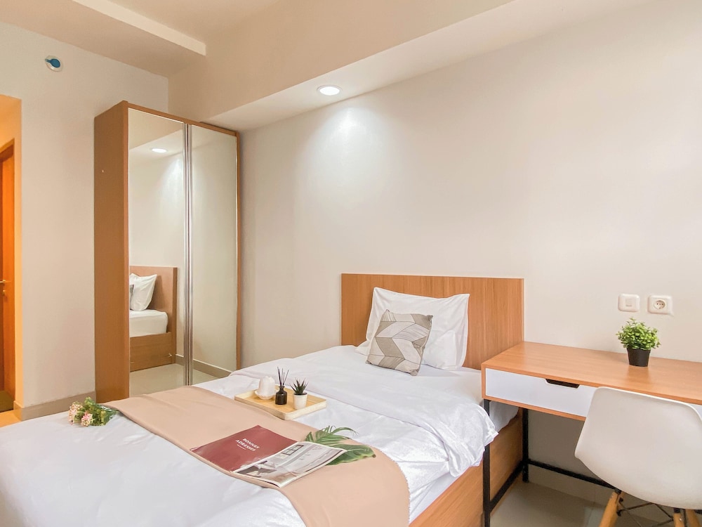 Cream Tone Studio At Evenciio Margonda Apartment
