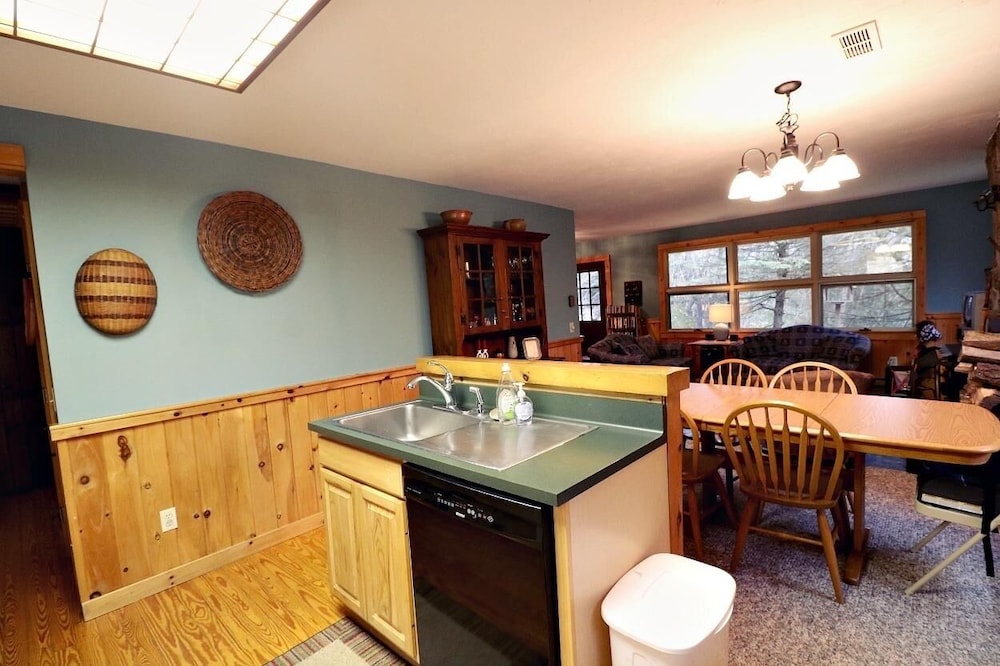 6910 Maples Road 3 Bedroom Home by Redawning view 3