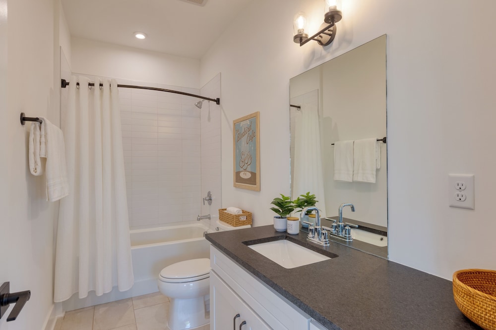 The Heights by AvantStay – Modern Condo Minutes from Broadway